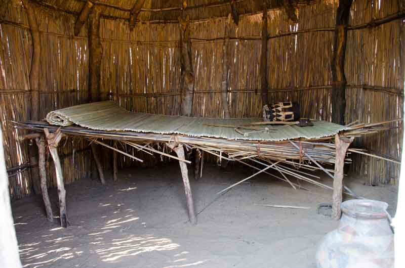 33 - Namibia - poblado Kavango - vivienda - interior